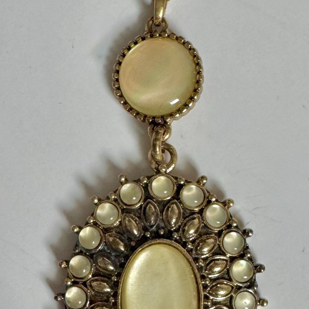 Vintage Lucky Gold Tone Moonglow Pendant Necklace with Matching Dangle Earrings - Picture 8 of 16